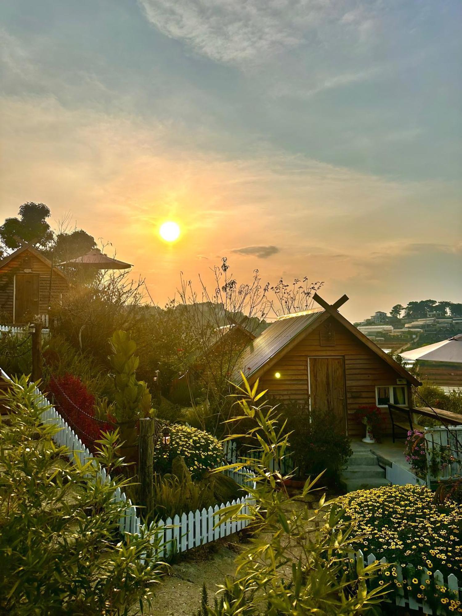 Iza Homestay Trai Mat Esterno foto