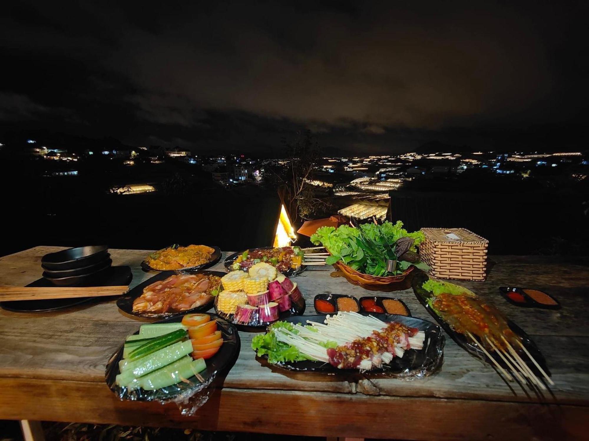 Iza Homestay Trai Mat Esterno foto